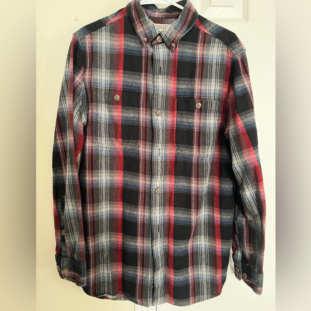 Duluth Trading Co Red and Black Plaid Button Down Shirt Size Medium